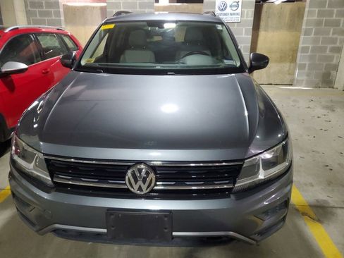 Used 2018 Volkswagen Tiguan SE w/ Panoramic Sunroof Package AWD/4WD image 2