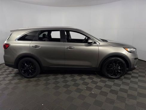 Used 2019 Kia Sorento EX image 11