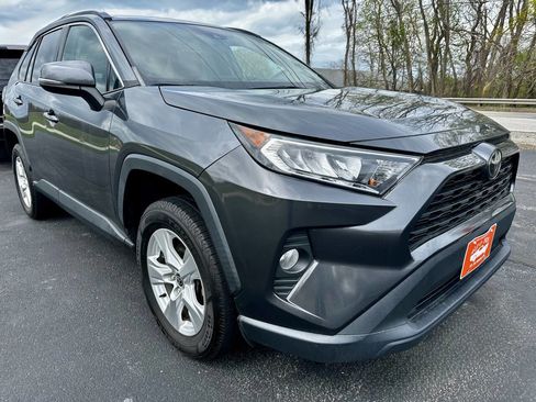 Used 2020 Toyota RAV4 XLE AWD/4WD image 5