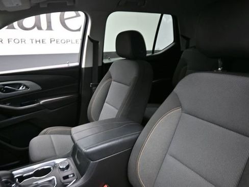 Used 2021 Chevrolet Traverse LS FWD image 16