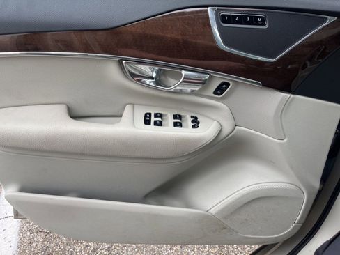 Used 2016 Volvo XC90 T6 Momentum w/ Momentum Plus Package image 11