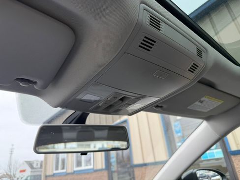 Used 2019 Volkswagen Jetta SE w/ Cold Weather Package image 17