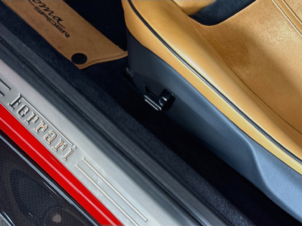 Certified 2025 Ferrari Roma Spider RWD image 22