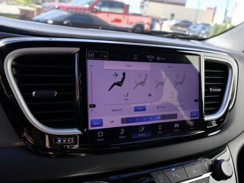 Used 2025 Chrysler Pacifica Select FWD image 31