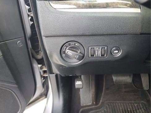 Used 2018 Chrysler 300 Limited w/ Safetytec Plus Group image 29