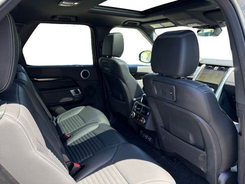 Used 2023 Land Rover Discovery S AWD/4WD image 20