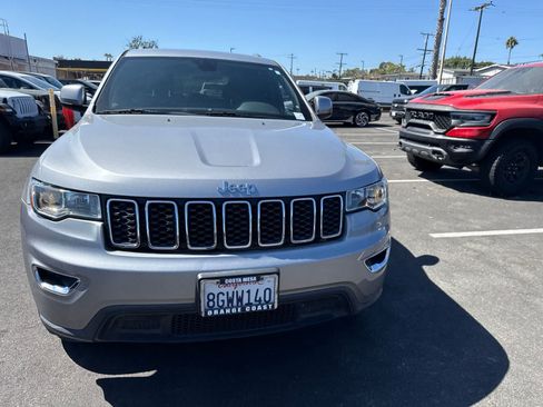 Used 2018 Jeep Grand Cherokee Laredo RWD image 5