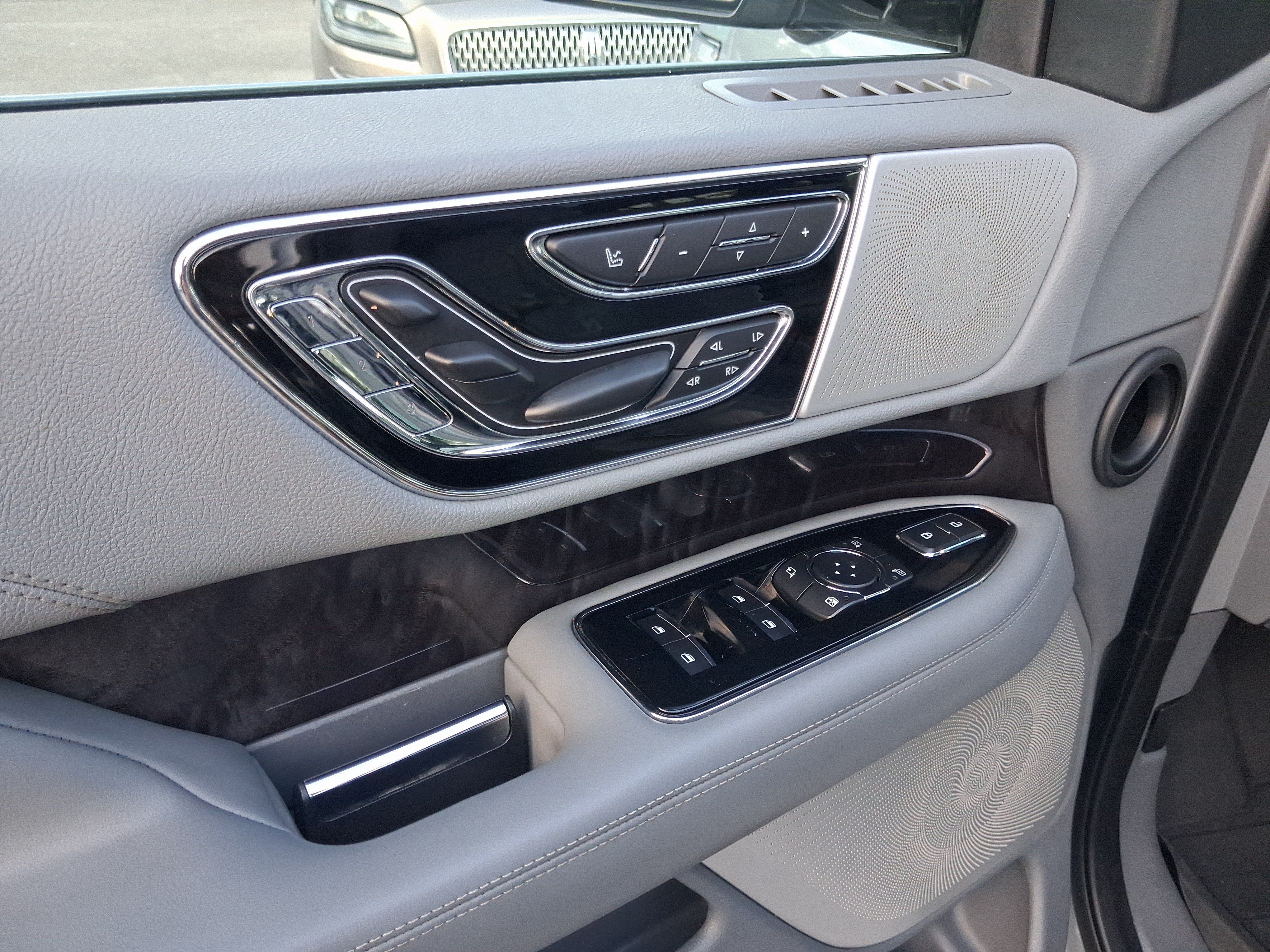Used 2020 Lincoln Navigator L Reserve w/ Luxury Package AWD/4WD image 15