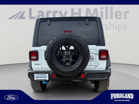 Used 2024 Jeep Wrangler Unlimited AWD/4WD image 4