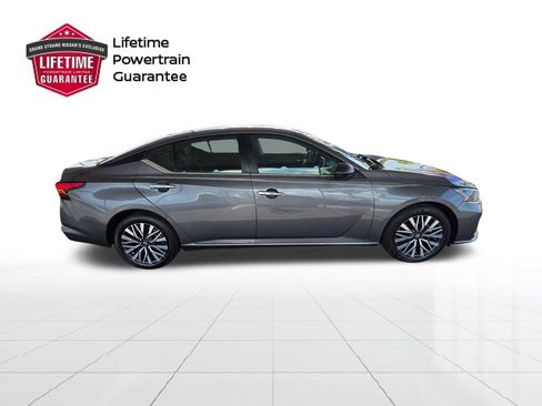 Used 2025 Nissan Altima 2.5 SV FWD image 6