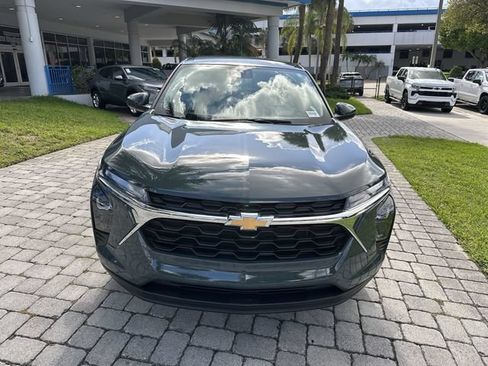 Used 2025 Chevrolet Trax LS w/ LS Convenience Package FWD image 18