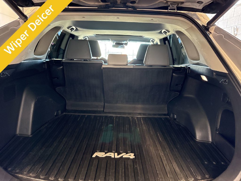 Used 2022 Toyota RAV4 XLE Premium AWD/4WD image 19