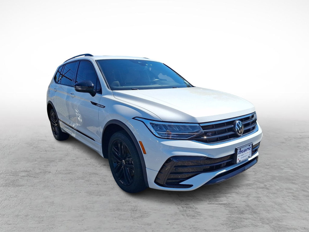 Used 2024 Volkswagen Tiguan SE R-Line AWD/4WD image 3