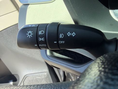 Used 2019 Toyota RAV4 XLE w/ Convenience Package FWD image 22