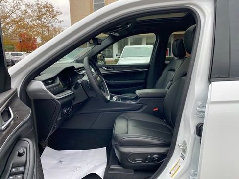 New 2025 Jeep Grand Cherokee Limited w/ Black Appearance Package image 22