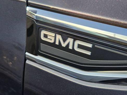 Used 2023 GMC Yukon SLT RWD image 10