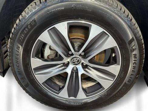 Used 2020 Toyota Highlander XLE AWD/4WD image 9