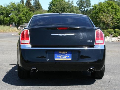 Used 2012 Chrysler 300 Limited image 6