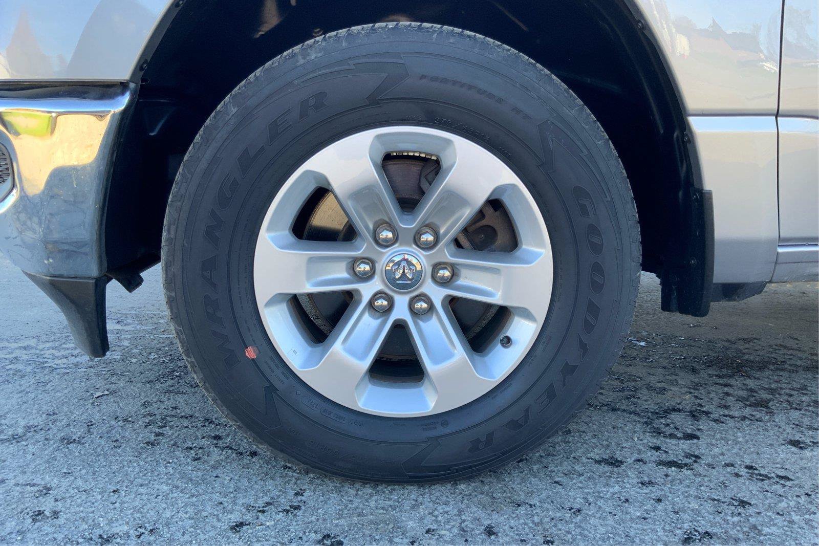 Used 2024 RAM 1500 Laramie AWD/4WD image 29