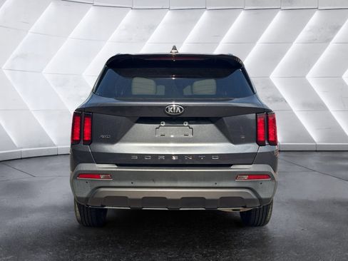 Used 2021 Kia Sorento S image 4