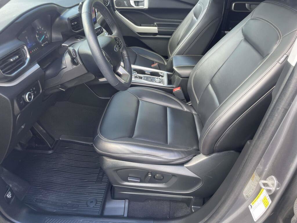 Certified 2023 Ford Explorer XLT w/ Equipment Group 202A AWD/4WD image 15