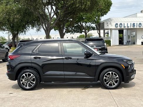 Certified 2025 Chevrolet TrailBlazer LT FWD image 3