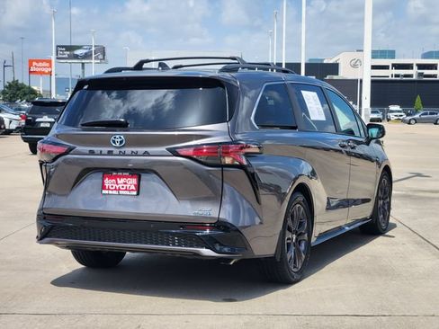 Certified 2022 Toyota Sienna XSE FWD image 7