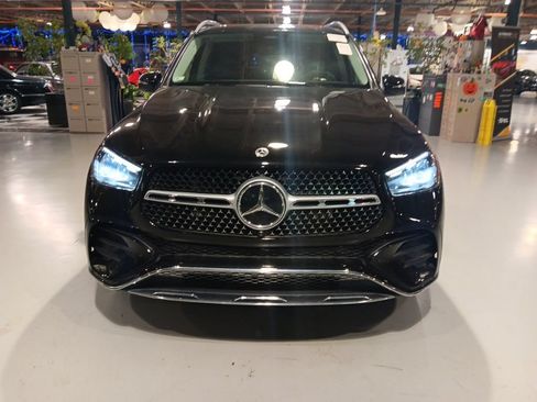 Used 2024 Mercedes-Benz GLE 350 4MATIC w/ AMG Line Exterior image 3