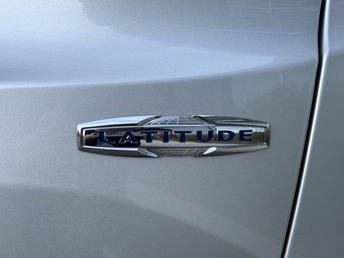 Used 2019 Jeep Renegade Latitude w/ UConnect 8.4 Nav Group image 25