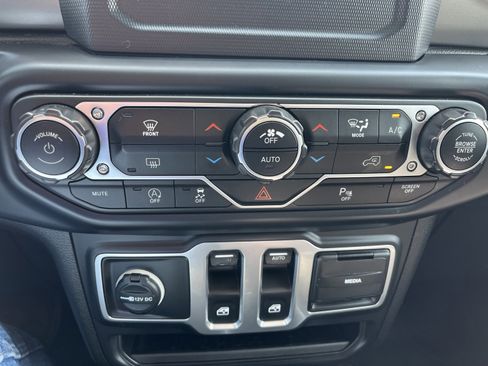 Used 2018 Jeep Wrangler Sport S image 21