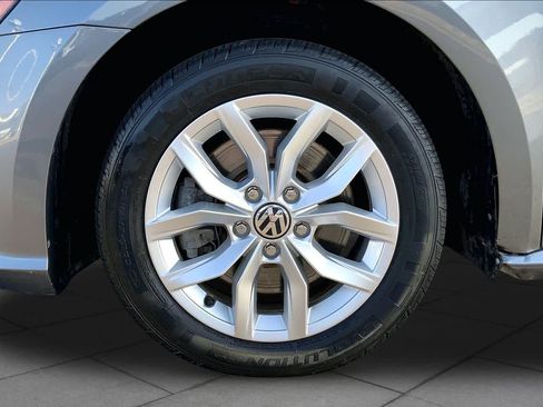 Used 2018 Volkswagen Passat 2.0T S FWD image 11