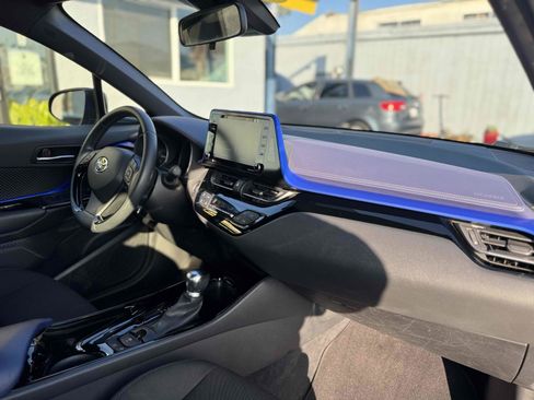 Used 2021 Toyota C-HR XLE image 15