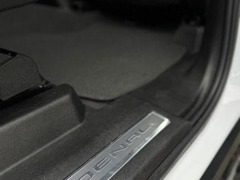 Used 2024 GMC Yukon Denali image 77