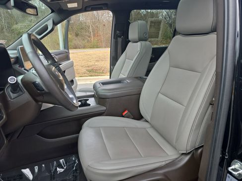 Used 2023 GMC Yukon XL SLT image 17