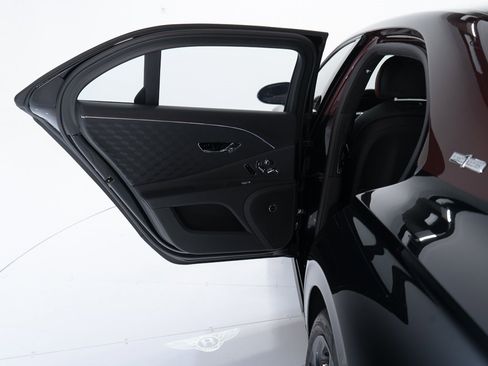 Certified 2025 Bentley Flying Spur Plug-In Hybrid image 21