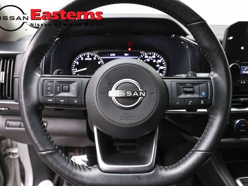 Used 2023 Nissan Pathfinder SL AWD/4WD image 10