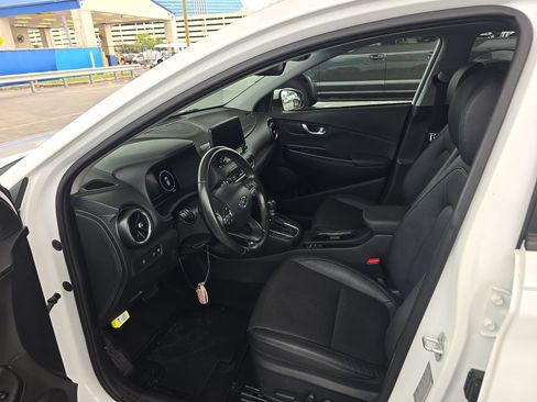 Used 2022 Hyundai Kona Limited w/ Cargo Package FWD image 3