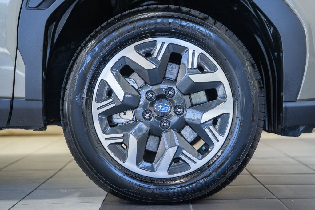 Used 2025 Subaru Forester Premium AWD/4WD image 14