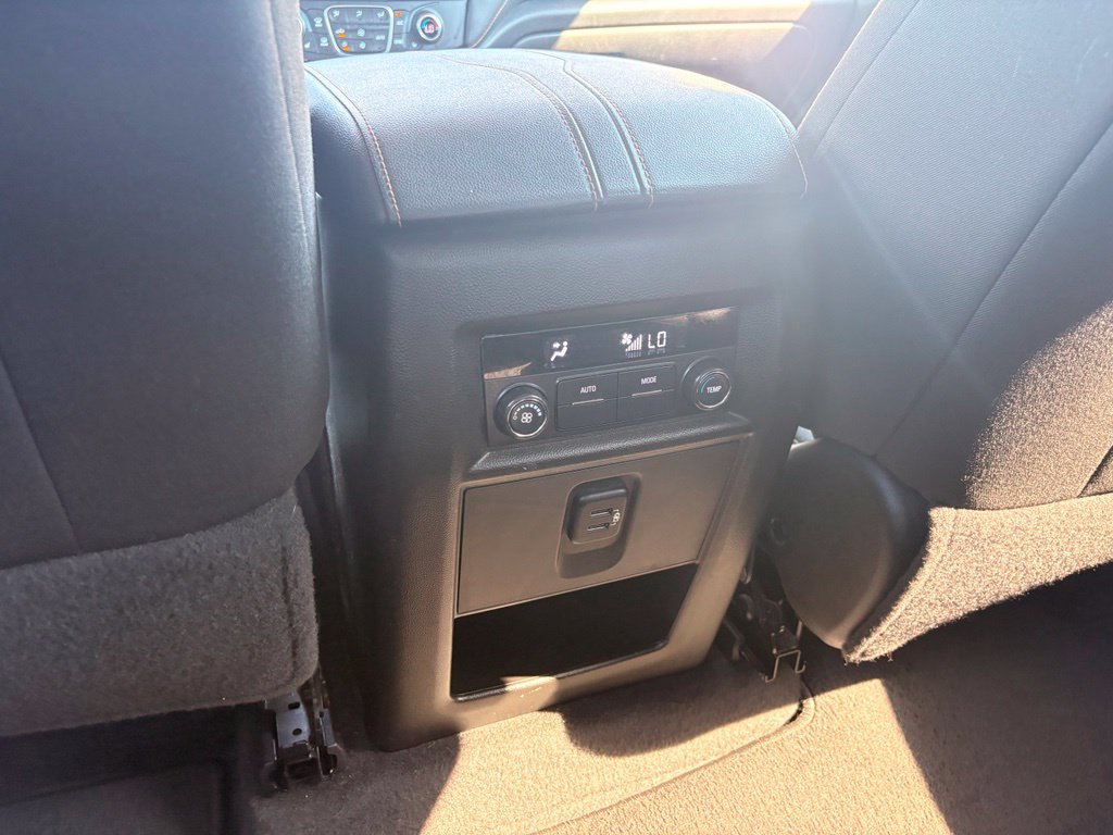 Used 2018 Chevrolet Traverse LT FWD image 29