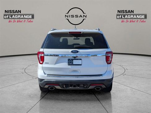 Used 2018 Ford Explorer XLT w/ Equipment Group 202A image 6