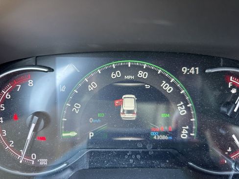Used 2024 Toyota RAV4 XLE w/ Convenience Package FWD image 24