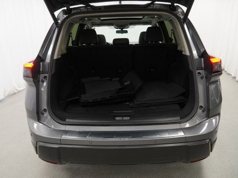 Used 2024 Nissan Rogue SV w/ SV Premium Package image 45