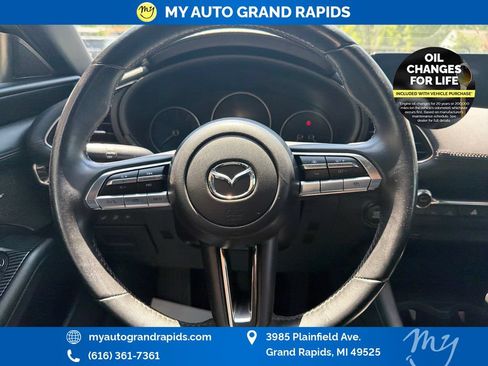 Used 2020 MAZDA MAZDA3 Hatchback w/ Preferred Package FWD image 14