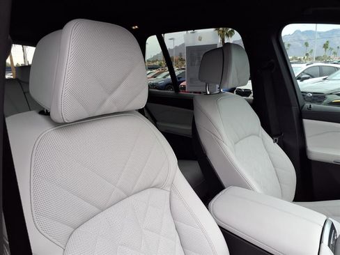 Used 2026 BMW X5 xDrive50e image 18