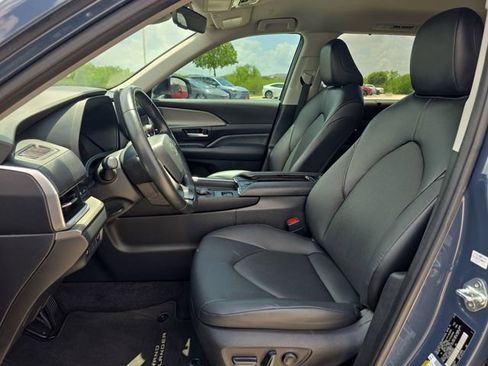 Used 2024 Toyota Grand Highlander AWD image 17
