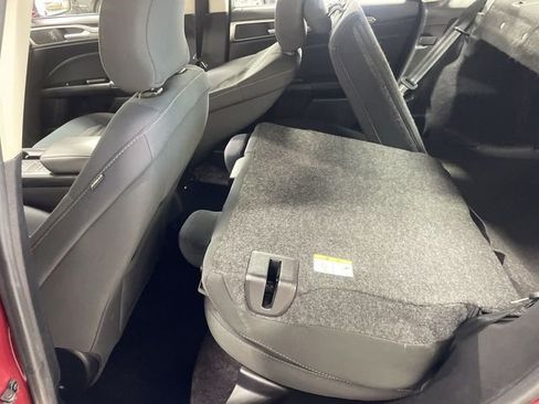 Used 2017 Ford Fusion SE w/ Fusion SE Technology Package image 24