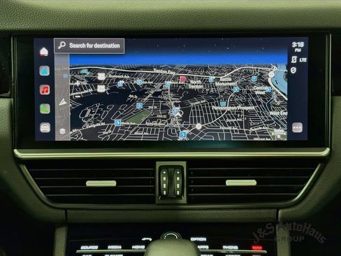 Used 2023 Porsche Cayenne AWD/4WD image 18
