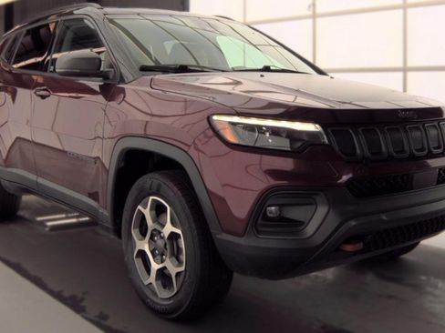 Used 2022 Jeep Compass Trailhawk w/ Trailhawk Elite Group AWD/4WD image 2