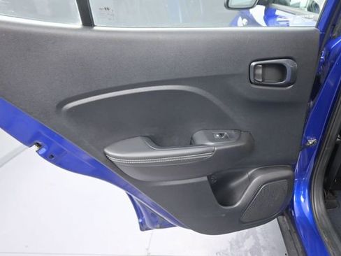 Used 2022 Hyundai Venue Limited FWD image 26