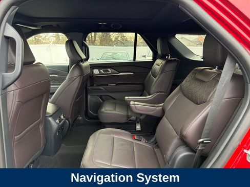 Used 2025 Ford Explorer Platinum w/ Ultimate Package image 6